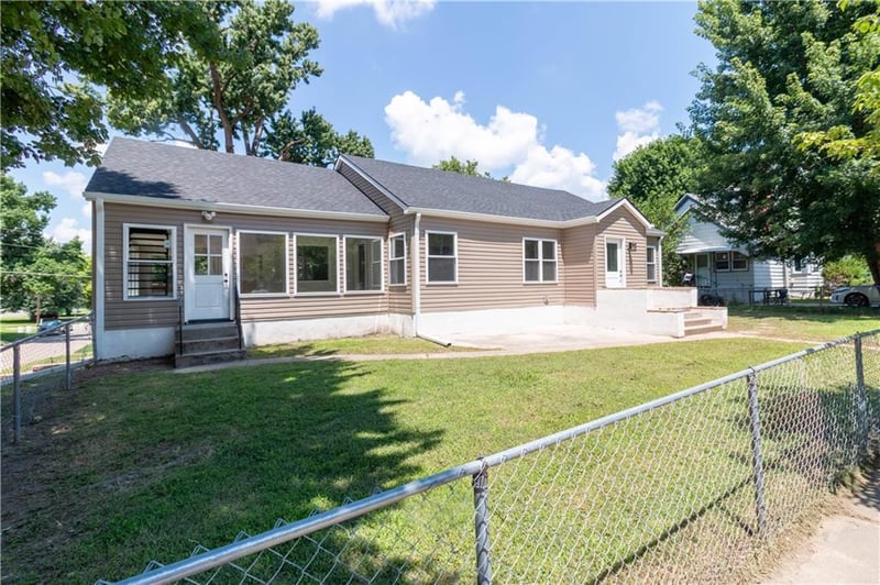 2407 Penn St, St Joseph, MO 64507