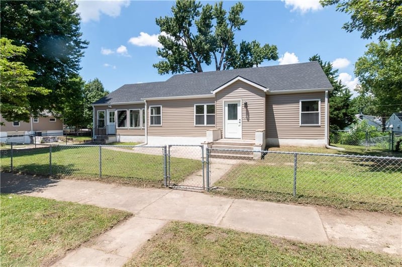 2407 Penn St, St Joseph, MO 64507