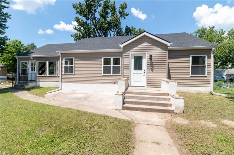 2407 Penn St, St Joseph, MO 64507
