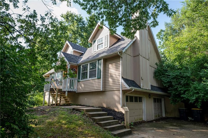 301 79th Ter, Kansas City, MO 64118