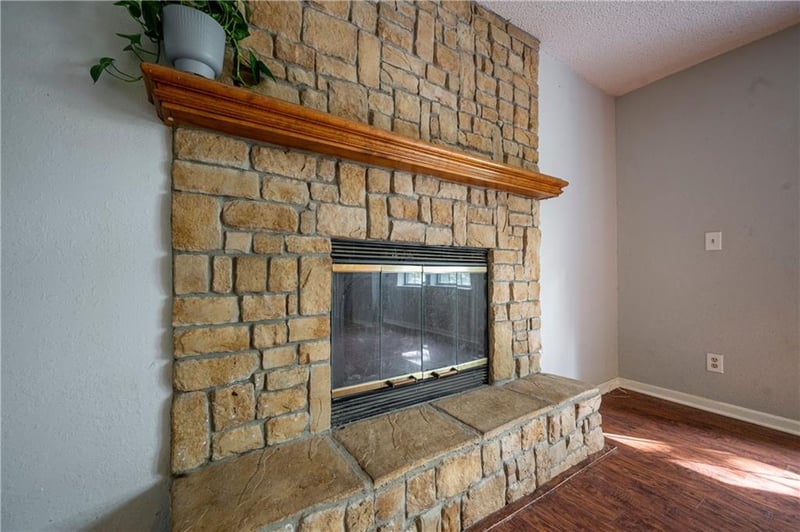 301 79th Ter, Kansas City, MO 64118