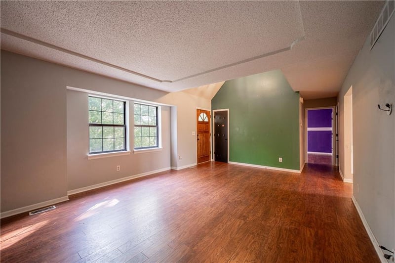 301 79th Ter, Kansas City, MO 64118