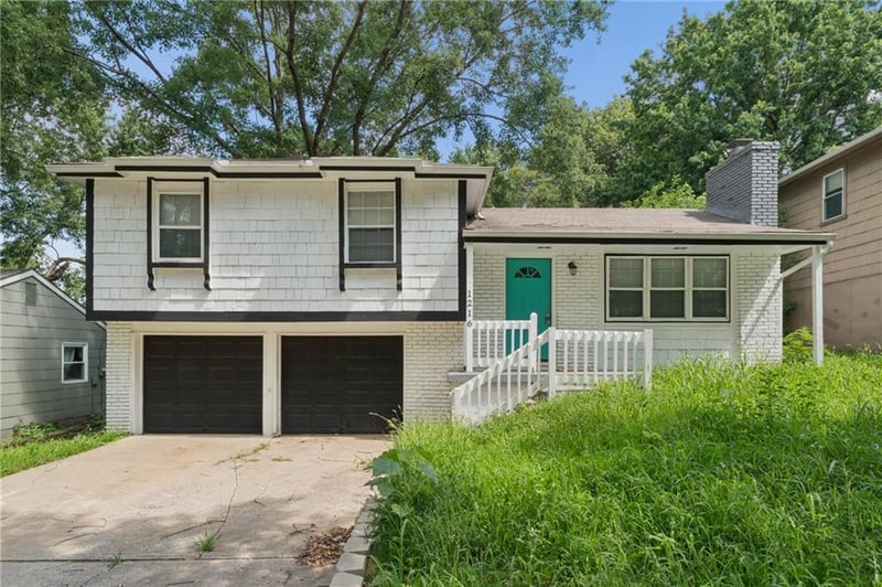 1216 66th Ter, Kansas City, MO 64118