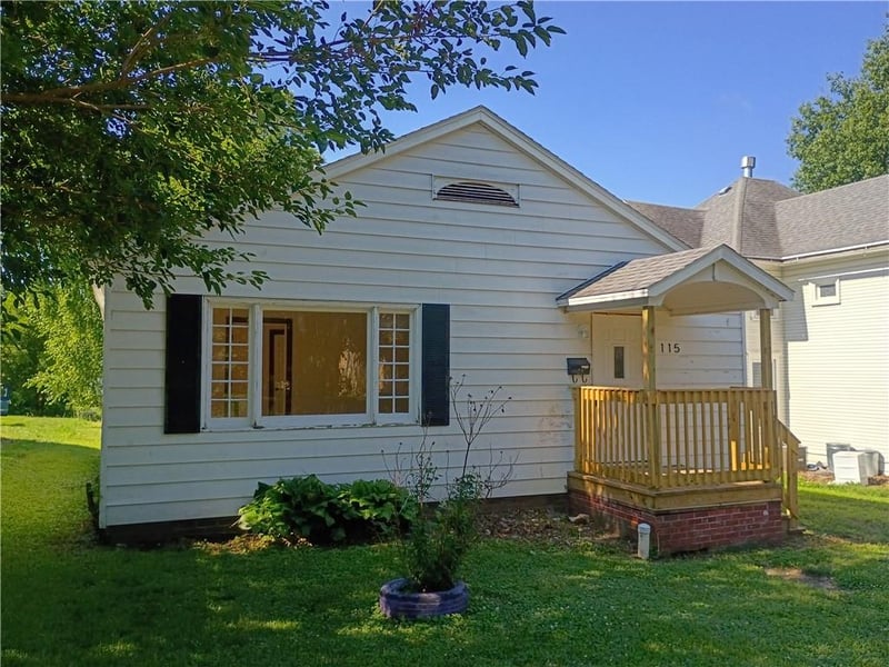 115 5th St, Stanberry, MO 64489