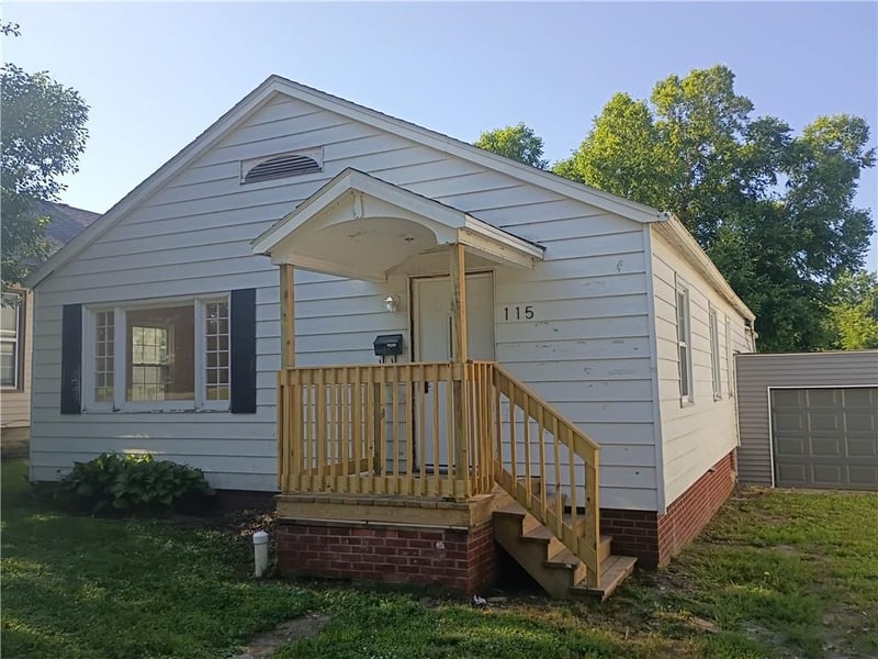 115 5th St, Stanberry, MO 64489