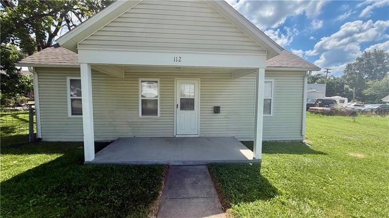 112 Taylor St, Pleasant Hill, MO 64080