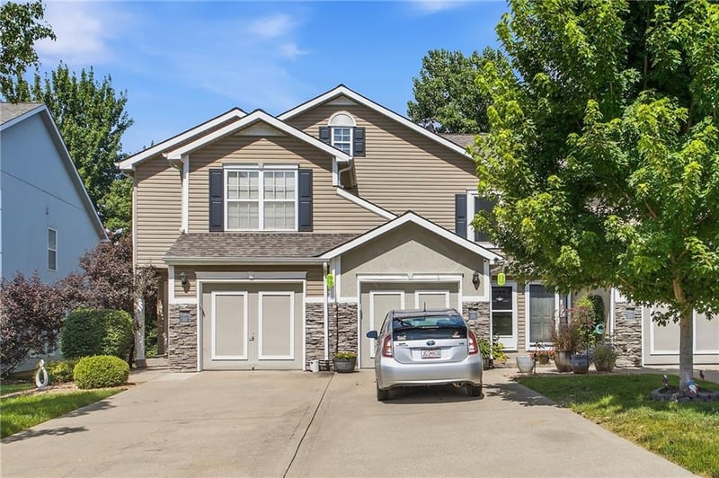 517 Shadow Glen Dr, Blue Springs, MO 64015
