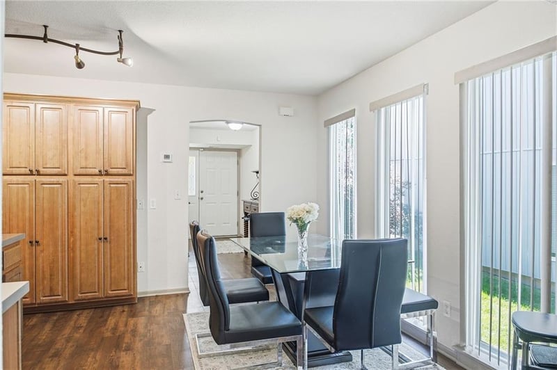 517 Shadow Glen Dr, Blue Springs, MO 64015
