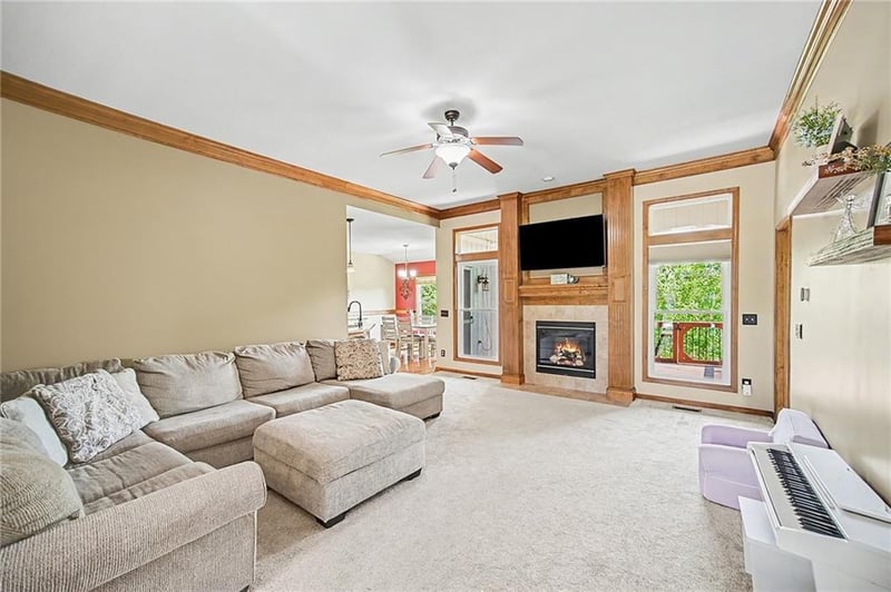 9223 Jarboe St, Kansas City, MO 64155