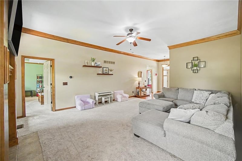 9223 Jarboe St, Kansas City, MO 64155