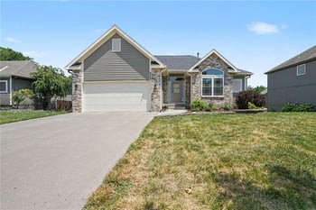 9223 N Jarboe St, Kansas City, MO 64155