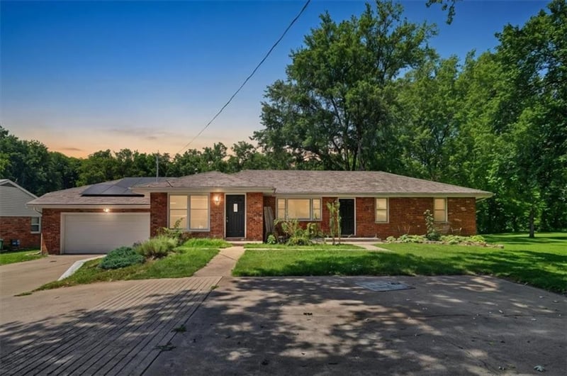 416 Us 169 Hw, Smithville, MO 64089