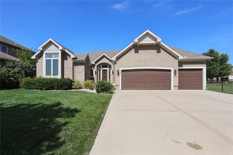 11260 S Whitehall St, Olathe, KS 66061