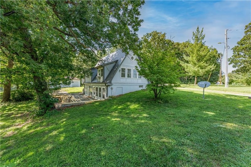 827 425 Rd, Knob Noster, MO 65336