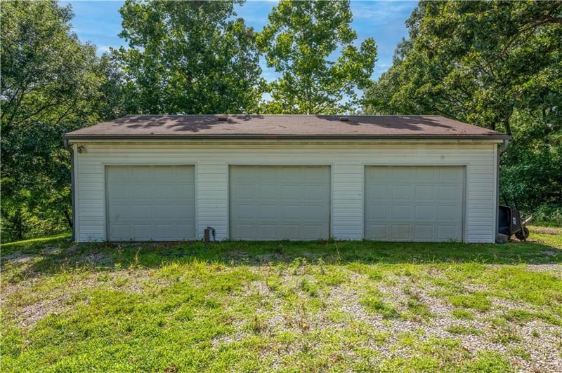 827 425 Rd, Knob Noster, MO 65336