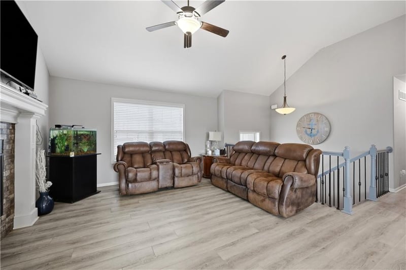 809 Whispering Hills Dr, Lone Jack, MO 64070
