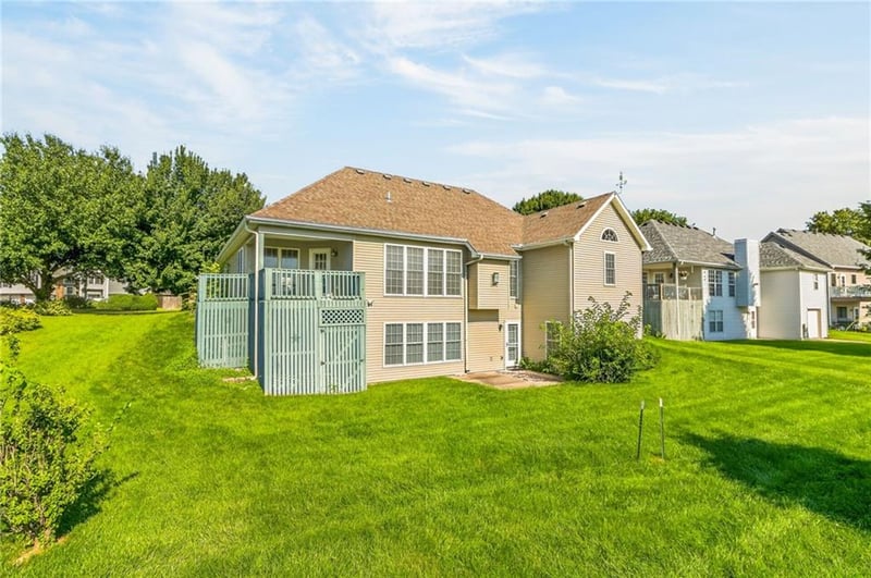 2508 Meadow Ridge Dr, St Joseph, MO 64504