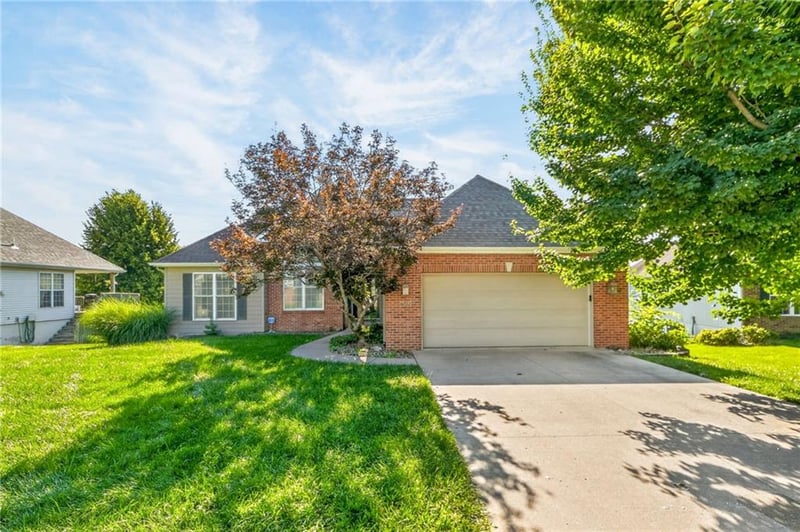 2508 Meadow Ridge Dr, St Joseph, MO 64504
