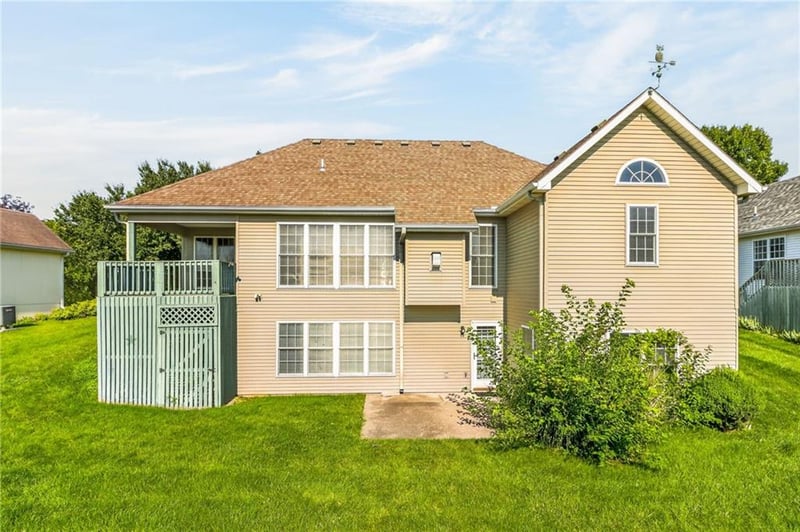 2508 Meadow Ridge Dr, St Joseph, MO 64504