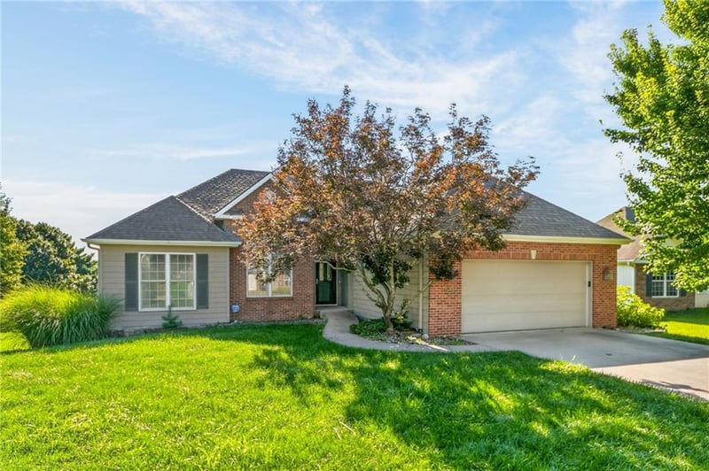 2508 Meadow Ridge Dr, St Joseph, MO 64504