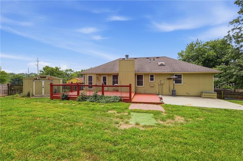 415 SE Bent Tree Dr, Blue Springs, MO 64014