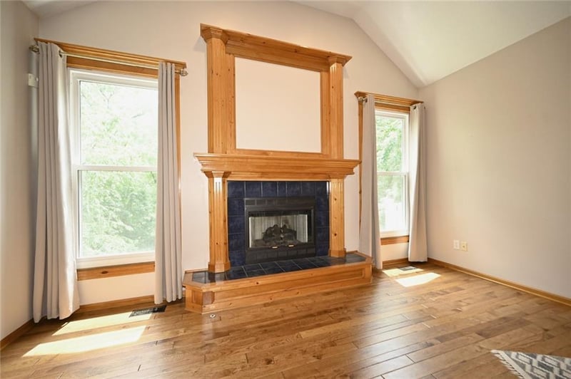 4921 Washington St, Kansas City, MO 64118