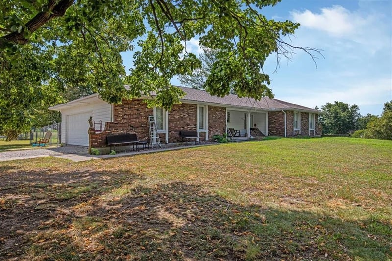 7129 202nd St, Holt, MO 64060