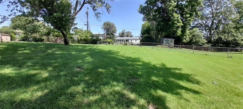 1604 60th Ter, Gladstone, MO 64118