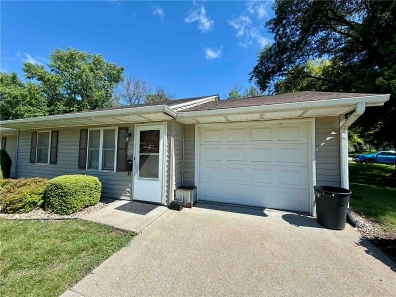 1017 Edwards St, Maryville, MO 64468