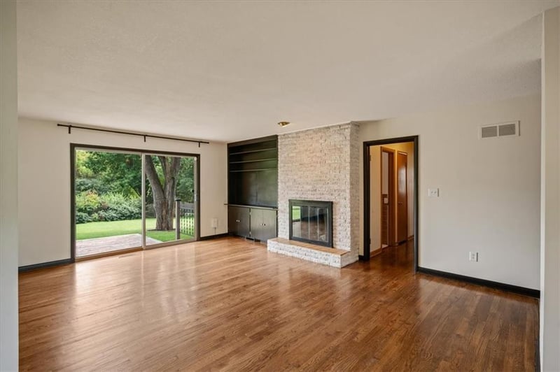 6111 Melrose Ln, Shawnee, KS 66203