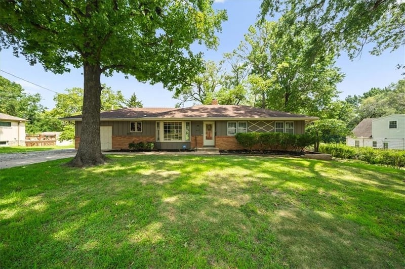 6111 Melrose Ln, Shawnee, KS 66203