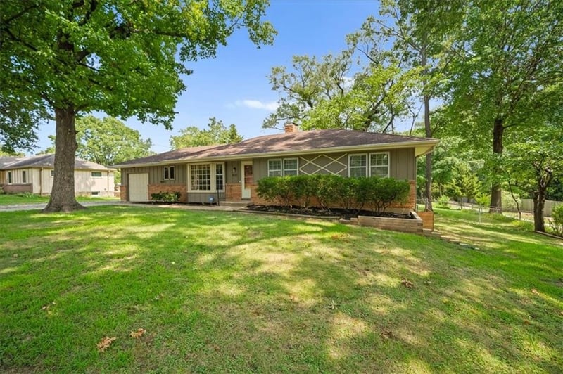 6111 Melrose Ln, Shawnee, KS 66203
