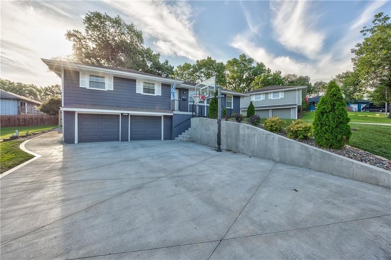 10717 Mcgee St, Kansas City, MO 64114