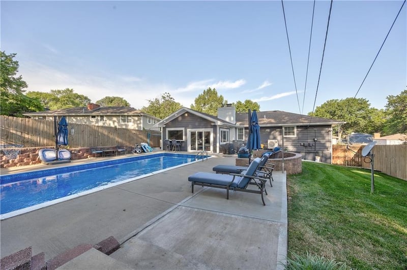 10717 Mcgee St, Kansas City, MO 64114
