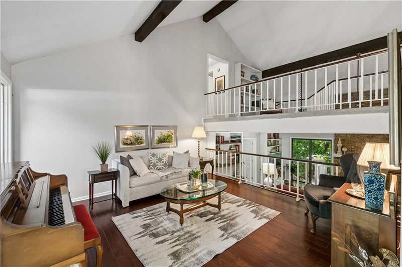 10211 Broadmoor St, Overland Park, KS 66212