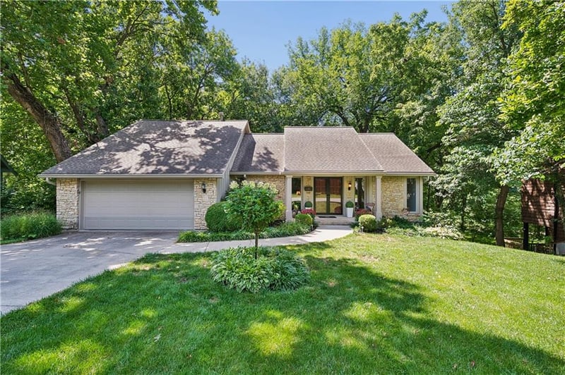 10211 Broadmoor St, Overland Park, KS 66212