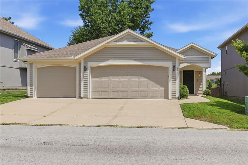 241 Jenny Ln, Raymore, MO 64083