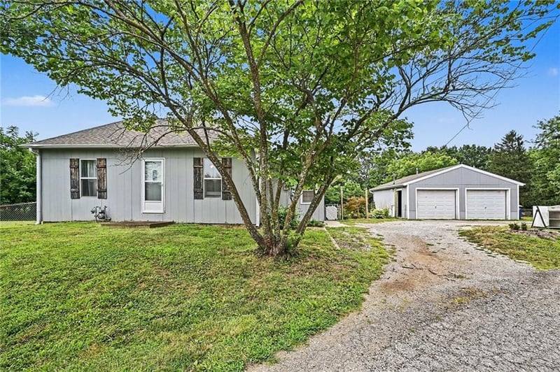 529 Liberty St, Smithville, MO 64089