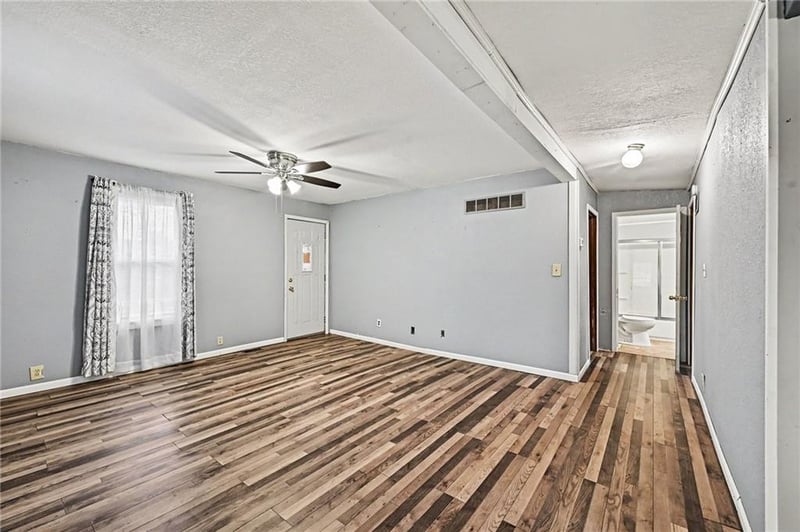 529 Liberty St, Smithville, MO 64089