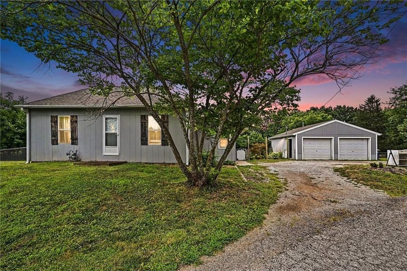 529 Liberty St, Smithville, MO 64089