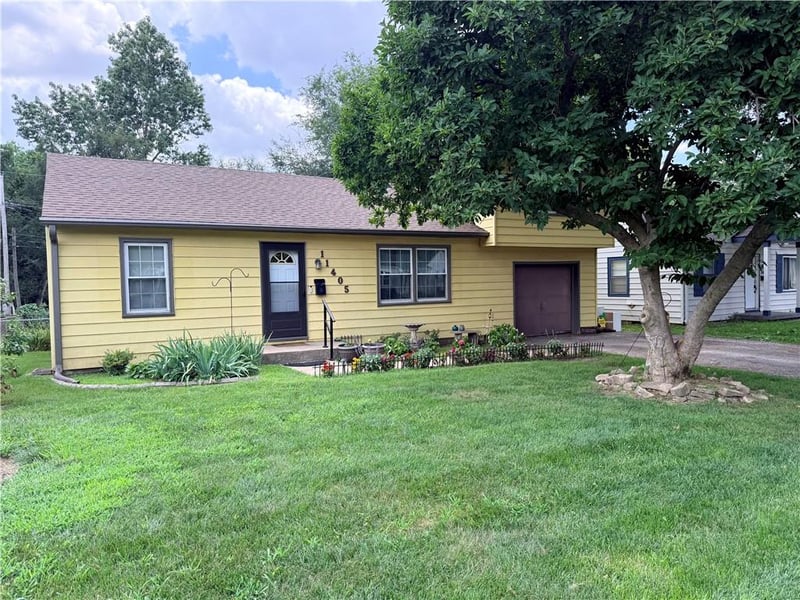 11405 70th St, Shawnee, KS 66203