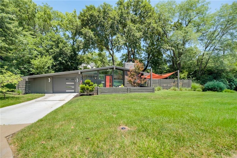 2204 71 Ter, Prairie Village, KS 66208