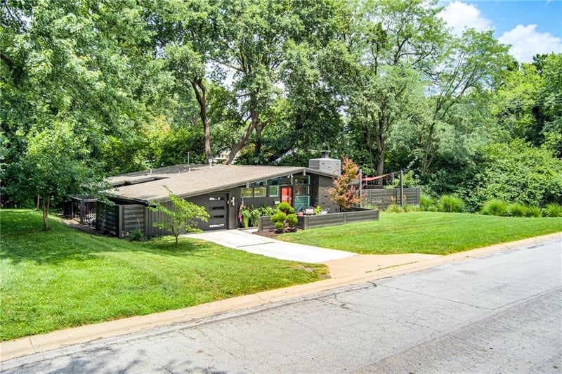 2204 71 Ter, Prairie Village, KS 66208