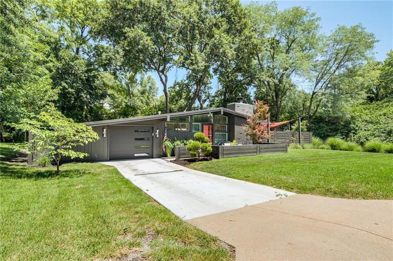 2204 71 Ter, Prairie Village, KS 66208