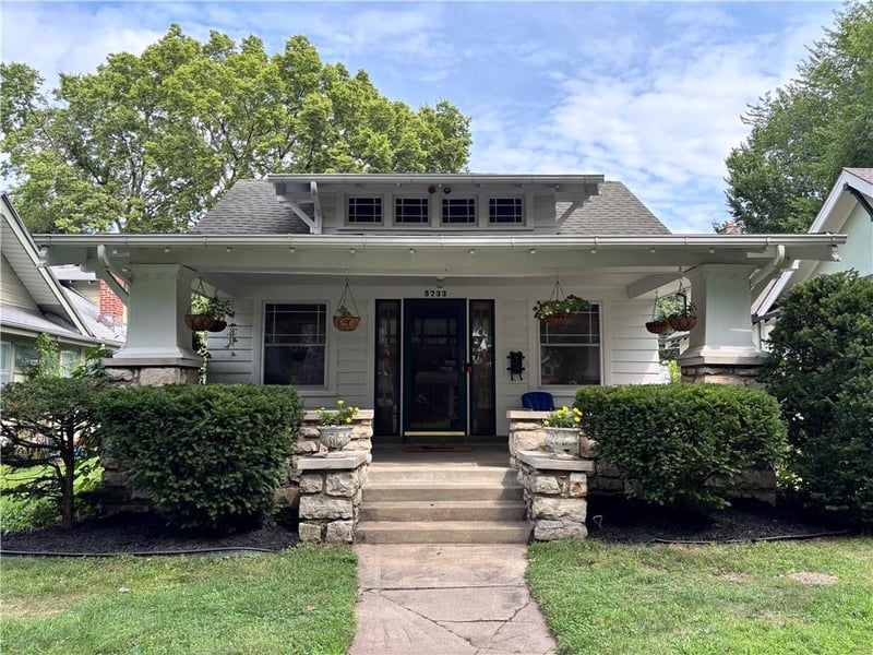 5733 Kenwood Ave, Kansas City, MO 64110