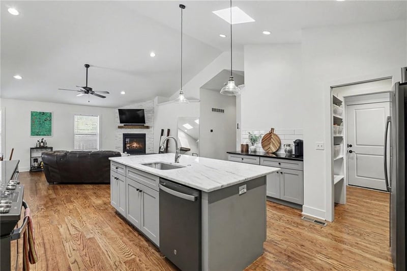 22 78th Ter, Kansas City, MO 64114