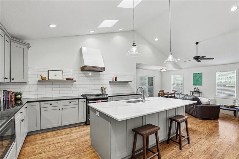 22 78th Ter, Kansas City, MO 64114