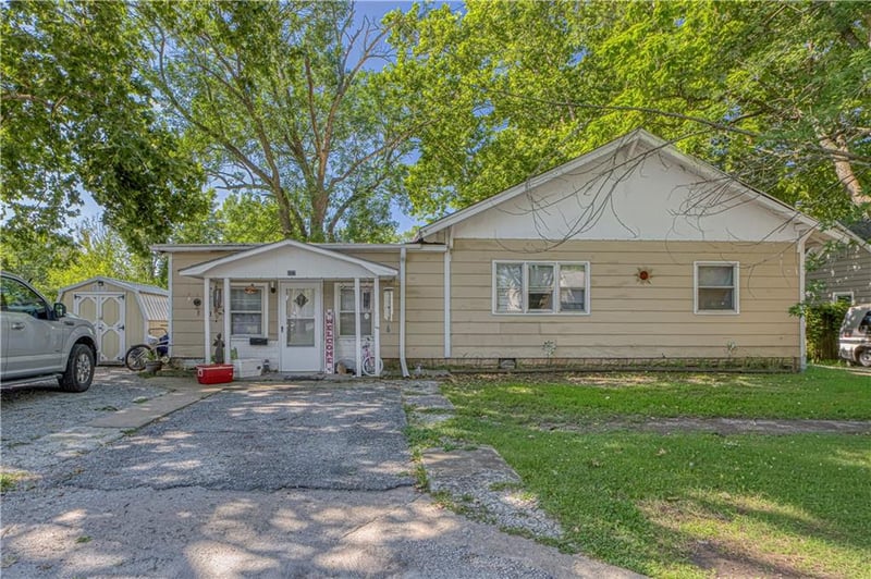 116 9th St, Pittsburg, KS 66762