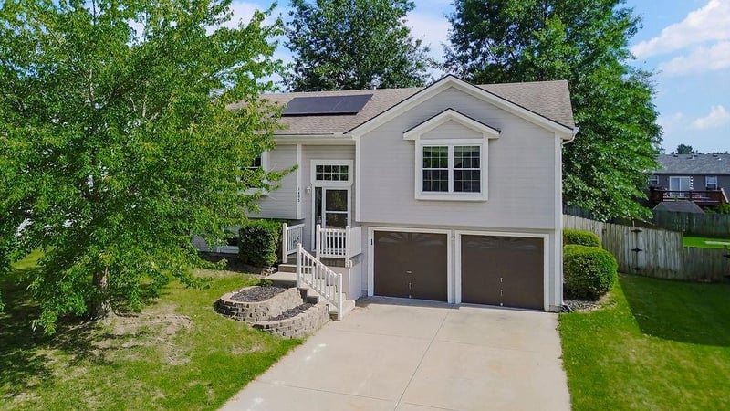 1405 Magnolia Dr, Greenwood, MO 64034
