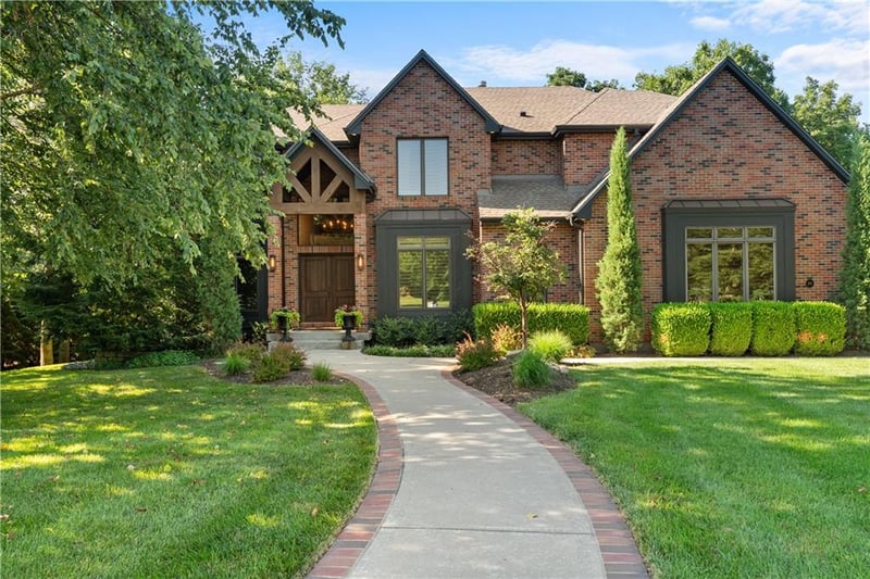 301 Rockhill Cir, Lee's Summit, MO 64081